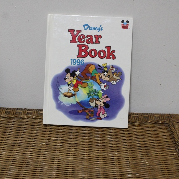 Disney’s Year Book 1996 – A Magical Celebration of a Year in Disney History. - Picture 2 of 6